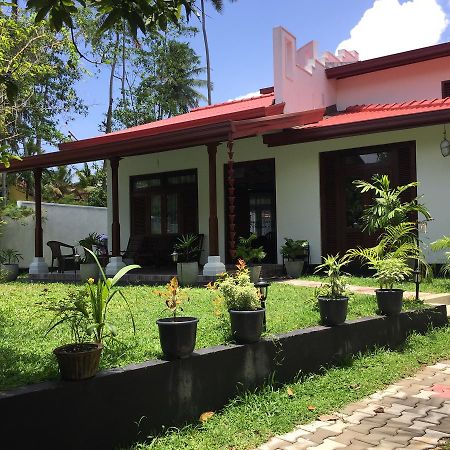 Hotel Mirewon Guest à Weligama Extérieur photo