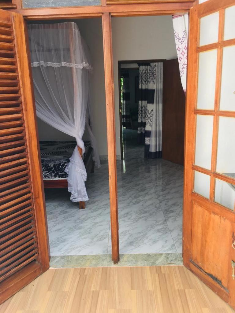 Hotel Mirewon Guest à Weligama Extérieur photo