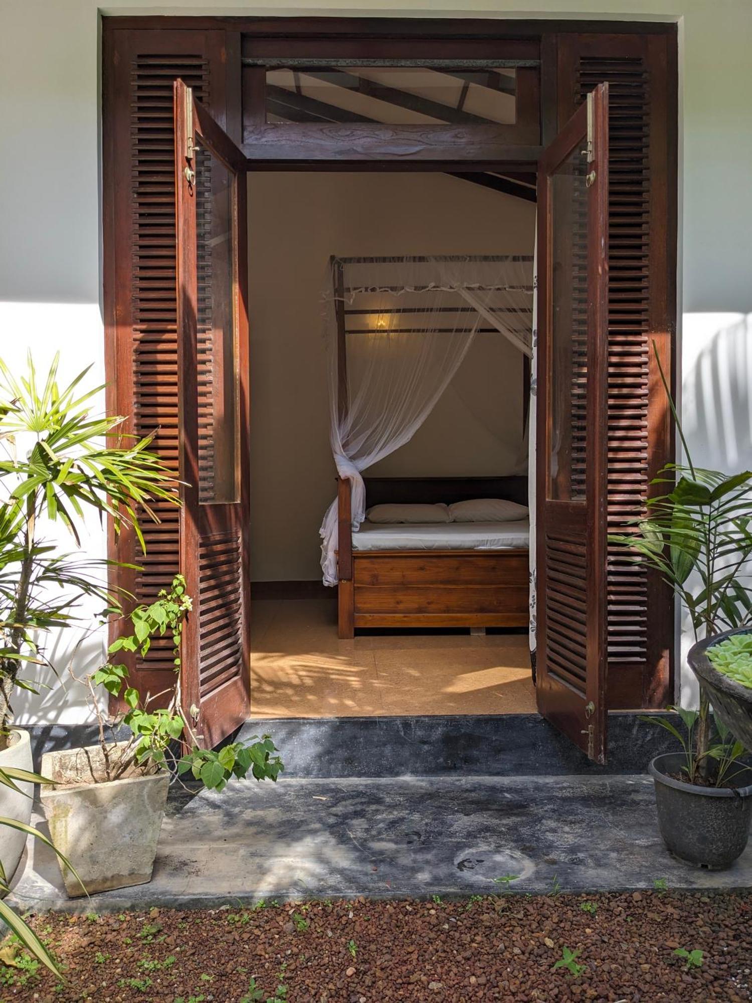 Hotel Mirewon Guest à Weligama Extérieur photo