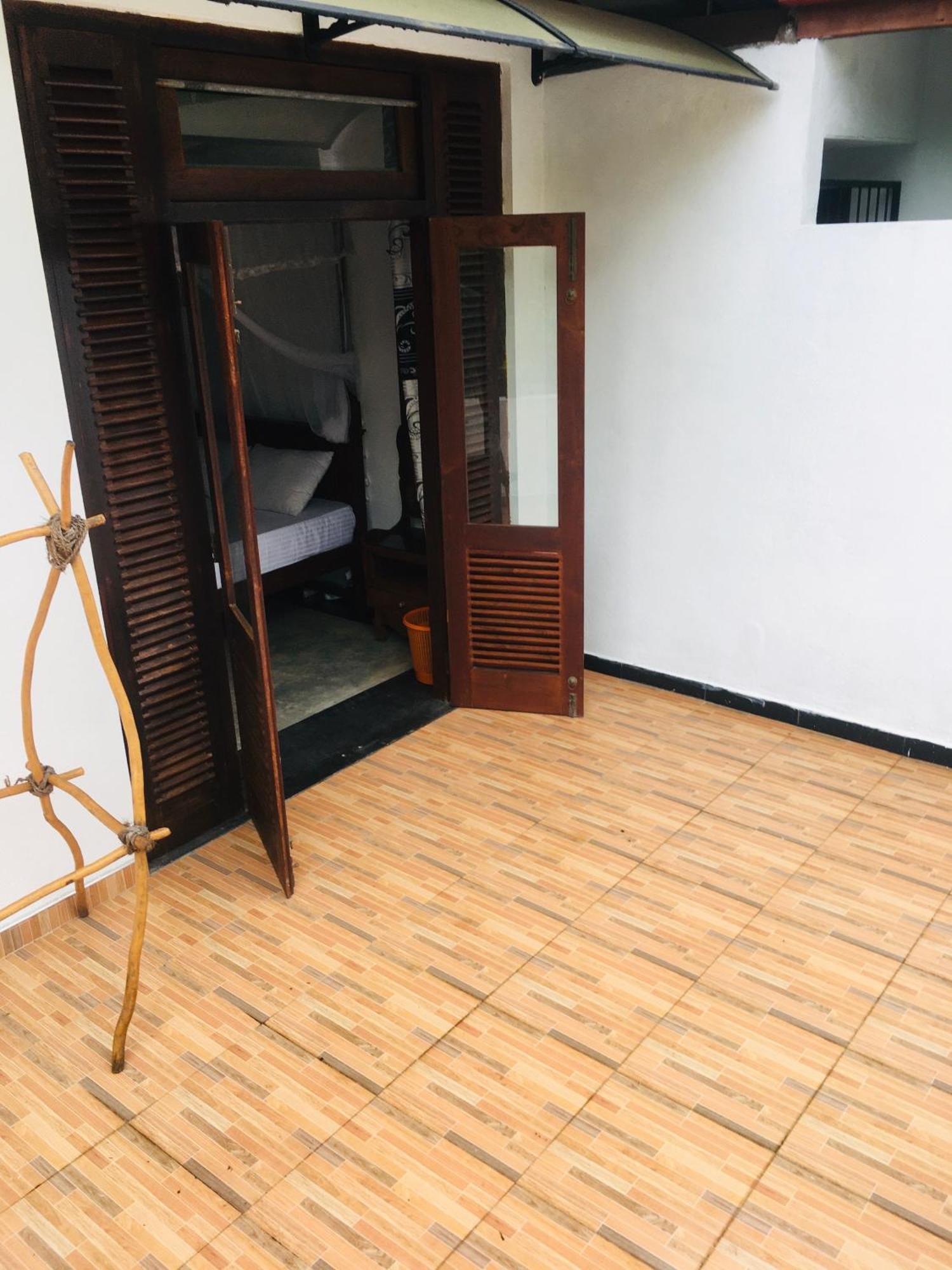 Hotel Mirewon Guest à Weligama Extérieur photo