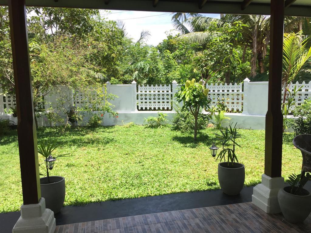 Hotel Mirewon Guest à Weligama Extérieur photo